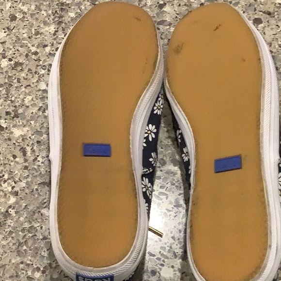Ked’s floral sneakers, size 8 - Picture 3 of 4